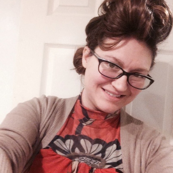 Meet your Posher, Nicole - Picture 3 of 8